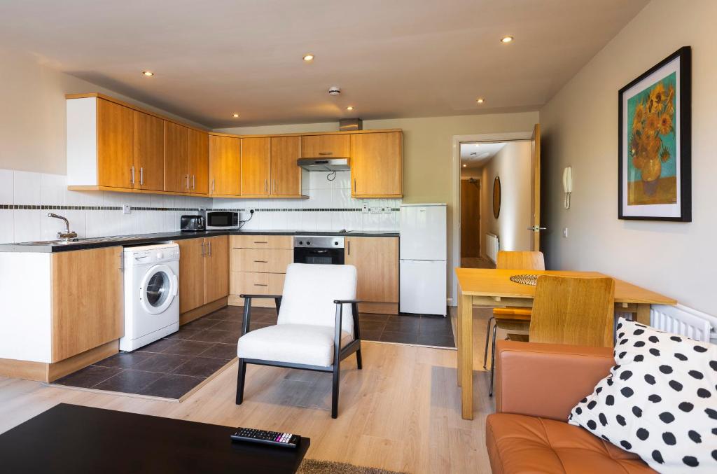 The Van Gogh - Unique 1 bd -Gold Short Term Stays 8