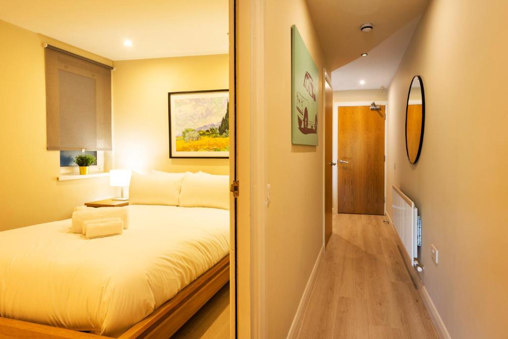 The Van Gogh - Unique 1 bd -Gold Short Term Stays 6