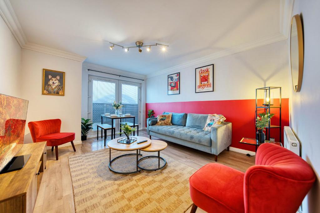 Modern 2 Bed Flat with Free Parking 1