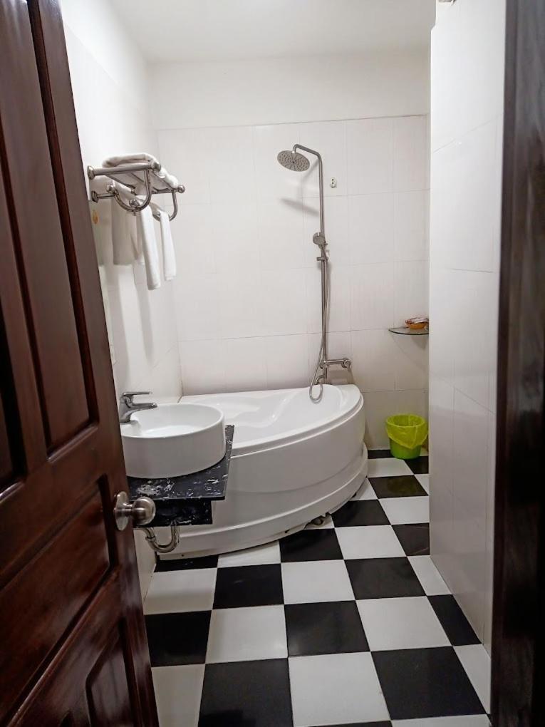 Khách sạn Hạ Long Thủ Đức