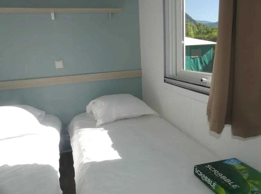 Photo de la galerie de l'établissement Camping 3 étoiles - Piscine - cbgcaia, à Buis-les-Baronnies