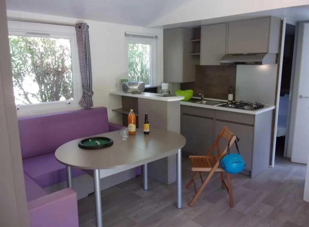 Photo de la galerie de l'établissement Camping 3 étoiles - Piscine - cbgcaia, à Buis-les-Baronnies