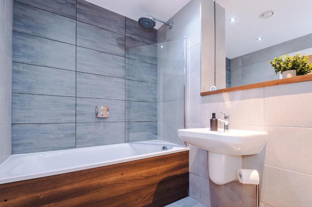 Sleek Apartment in Manchester by 53 Degrees Property, Ideal for Couples, Amazing Location! 8