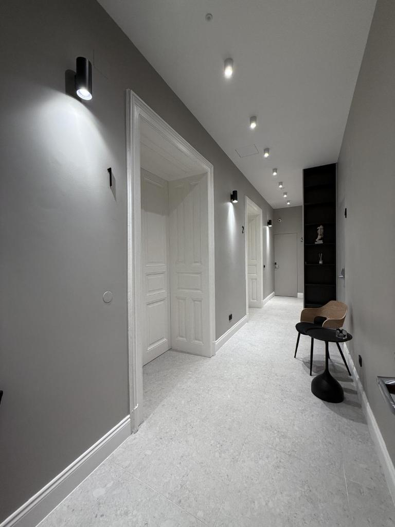 Fingerprint Art Apartments 6