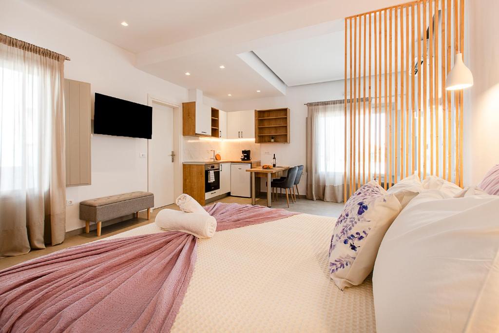Santorini Villatzio Suites 2