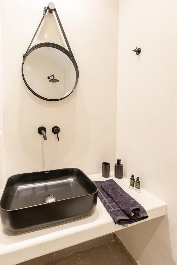 Santorini Villatzio Suites 8
