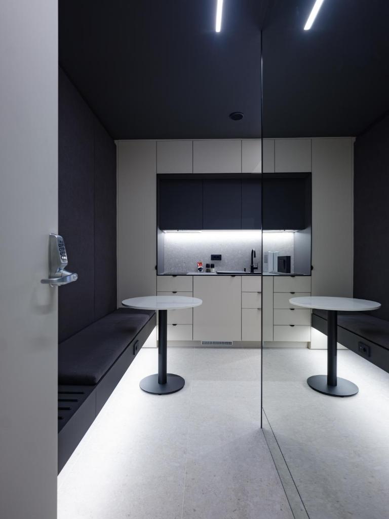 Fingerprint Art Apartments 5