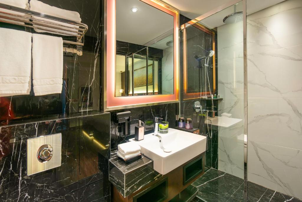 Aurora Central Hotel - A Family Friendly