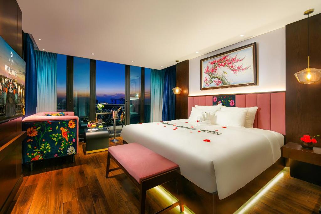 Aurora Central Hotel - A Family Friendly