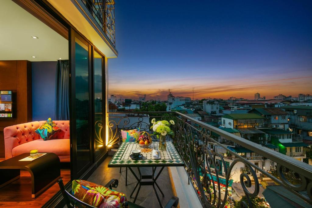 Aurora Central Hotel - A Family Friendly