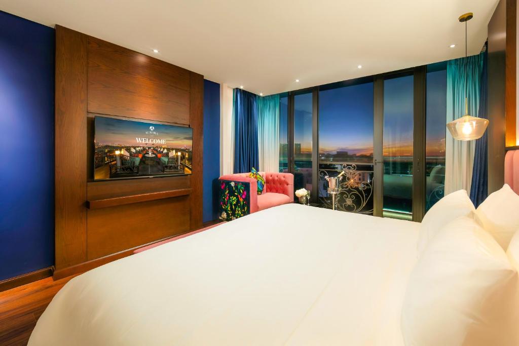 Aurora Central Hotel - A Family Friendly