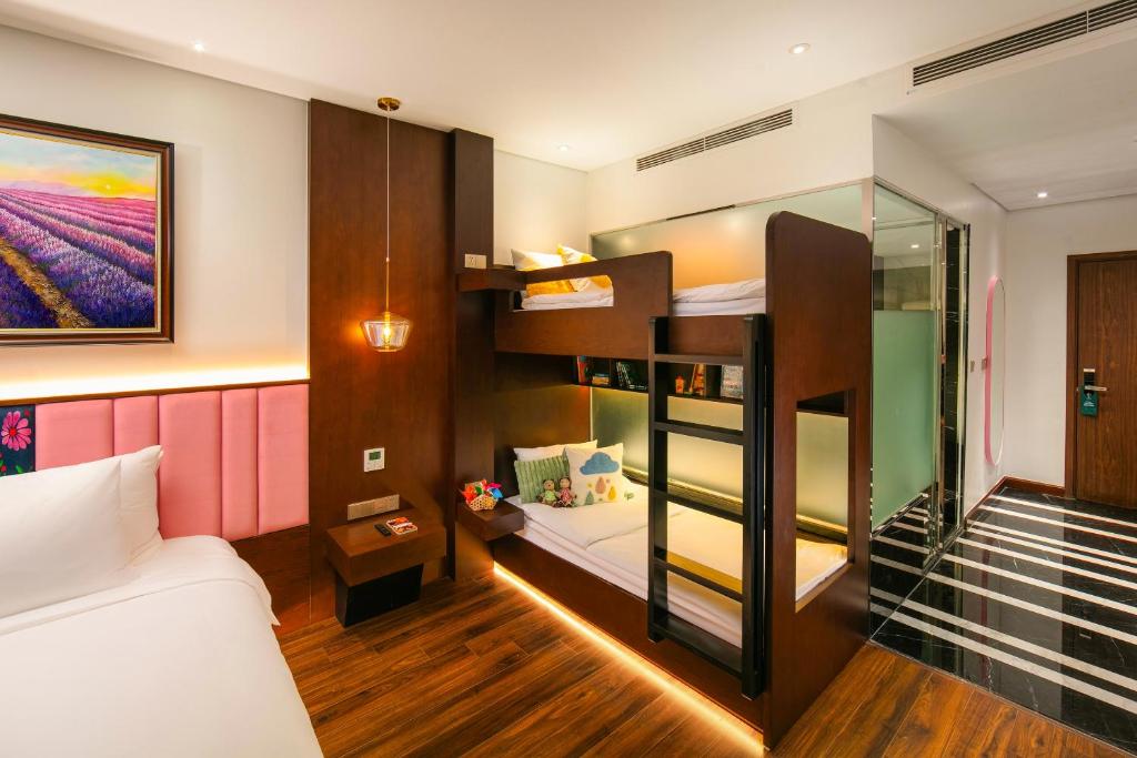 Aurora Central Hotel - A Family Friendly