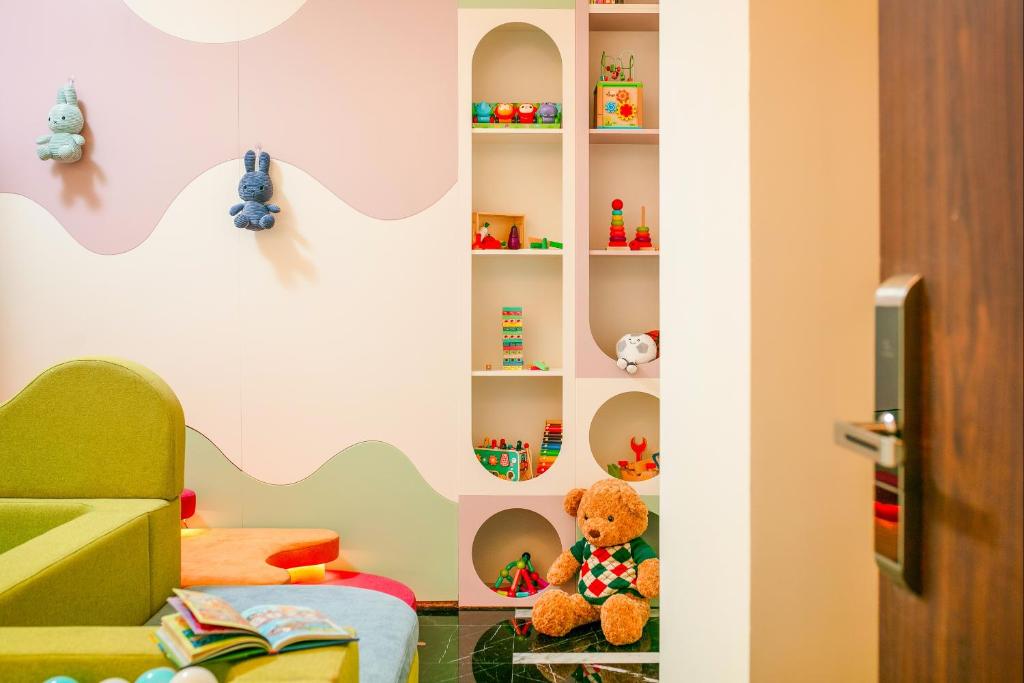 Aurora Central Hotel - A Family Friendly