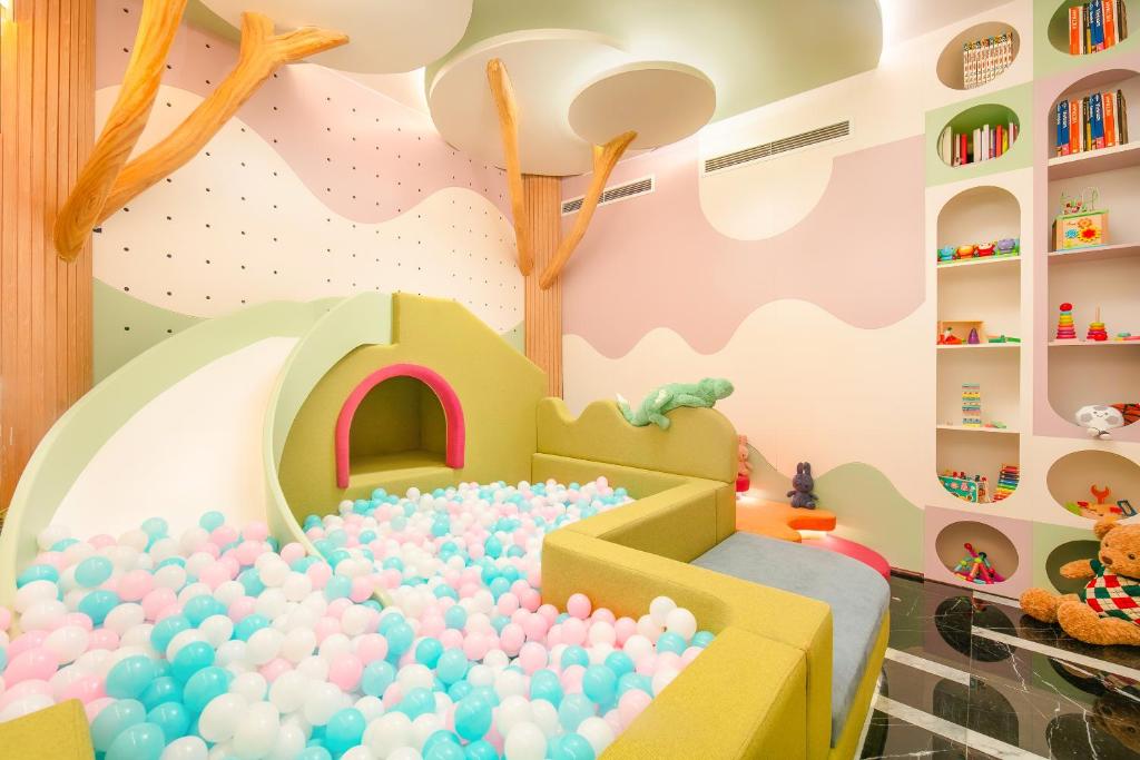 Aurora Central Hotel - A Family Friendly