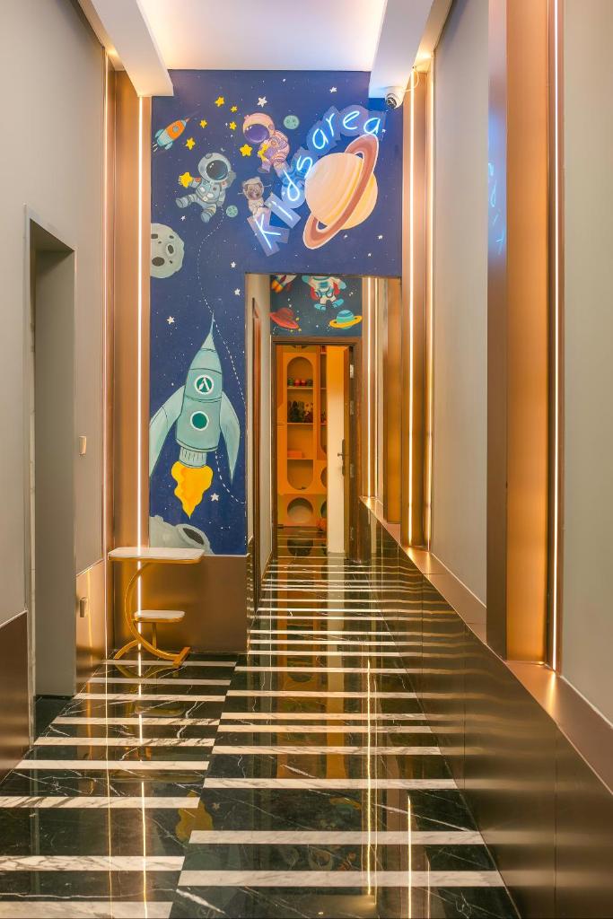 Aurora Central Hotel - A Family Friendly