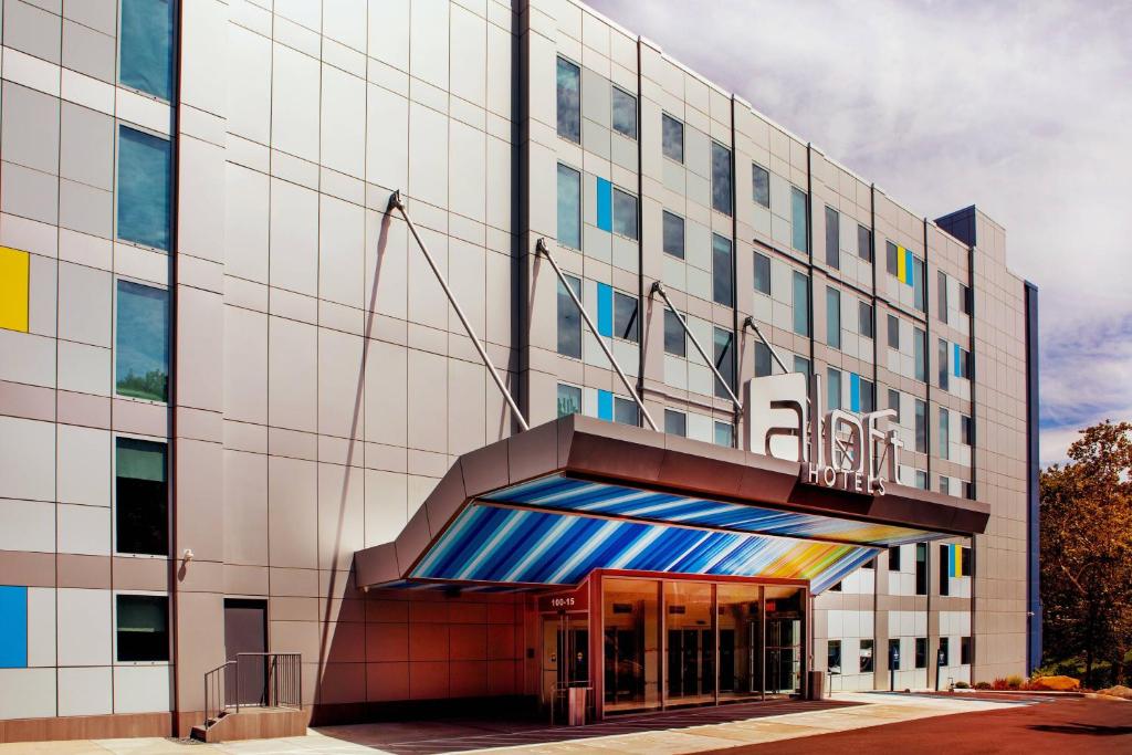 Aloft New York LaGuardia Airport Image
