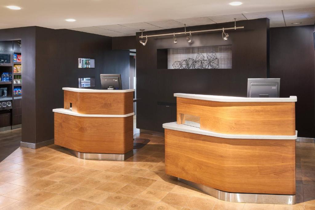 Courtyard by Marriott Orlando Airport Image