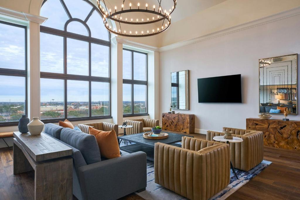Renaissance Austin Hotel Image