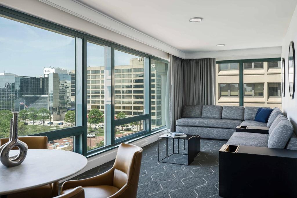 Renaissance Baltimore Harborplace Hotel Image