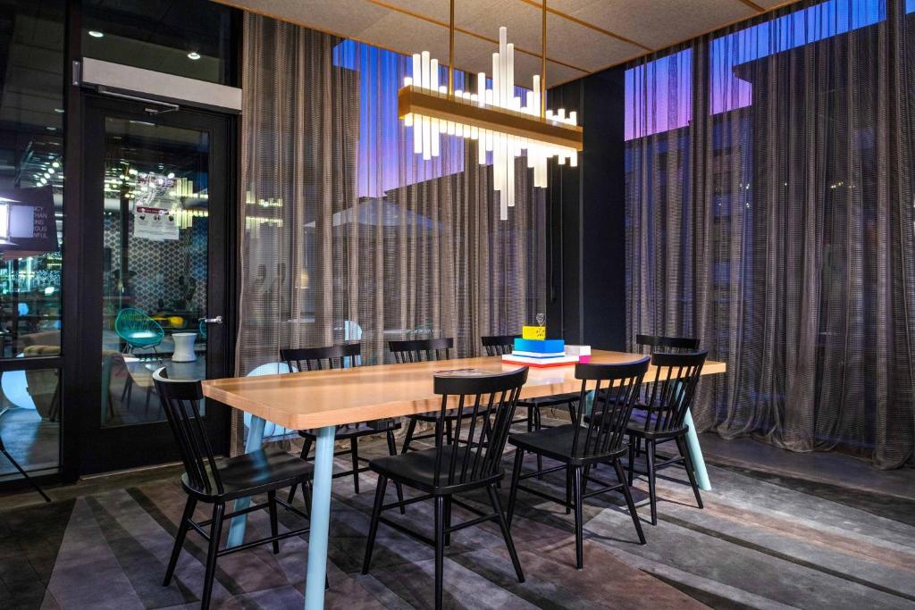 Aloft Atlanta at The Battery Atlanta Image