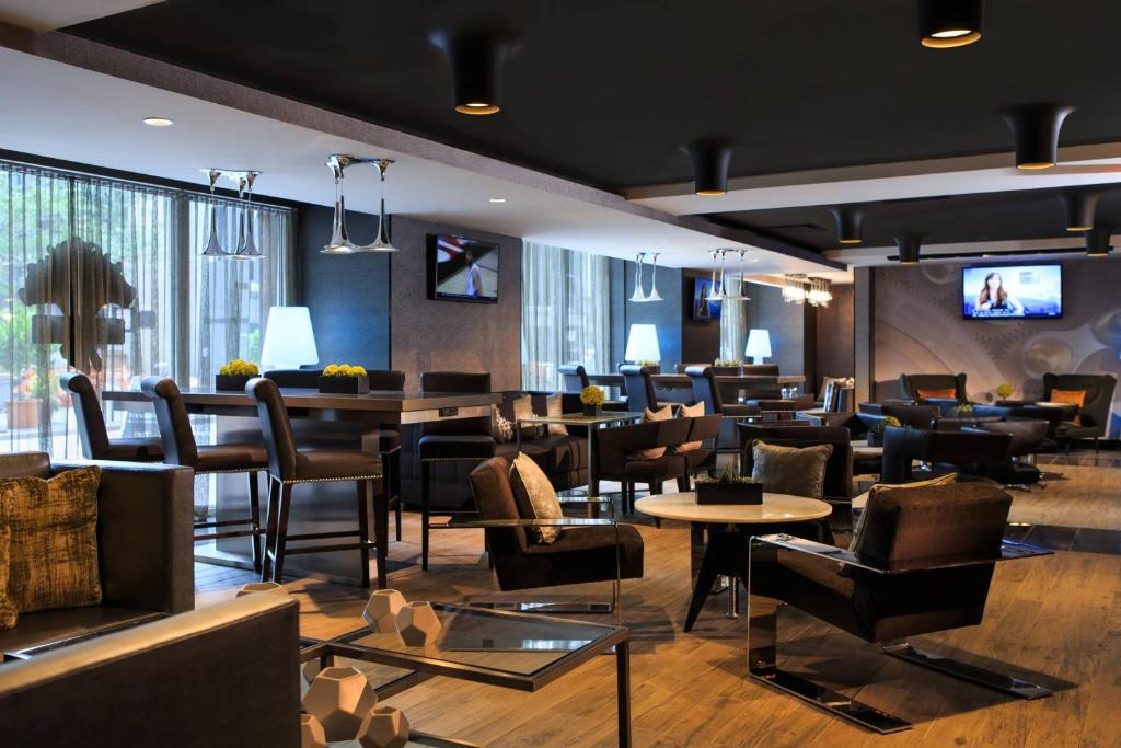 Renaissance Cincinnati Downtown Hotel Image