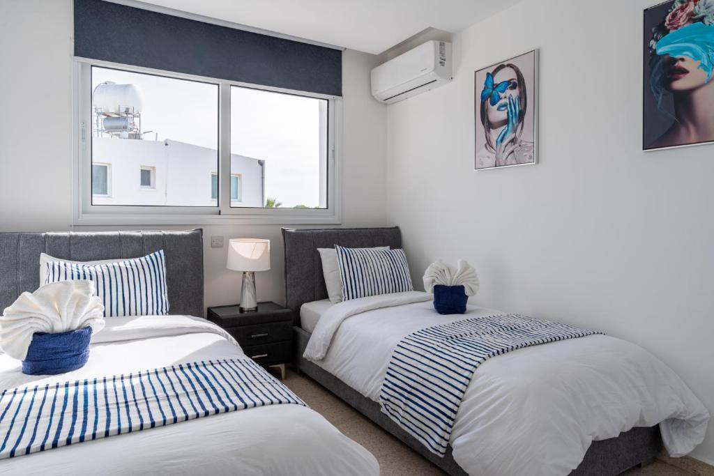 Pervolia Seaview Escape 2