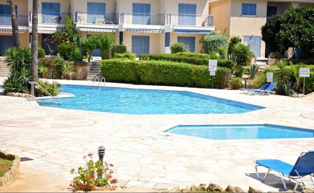 Paradise Gardens pool view apartment 4