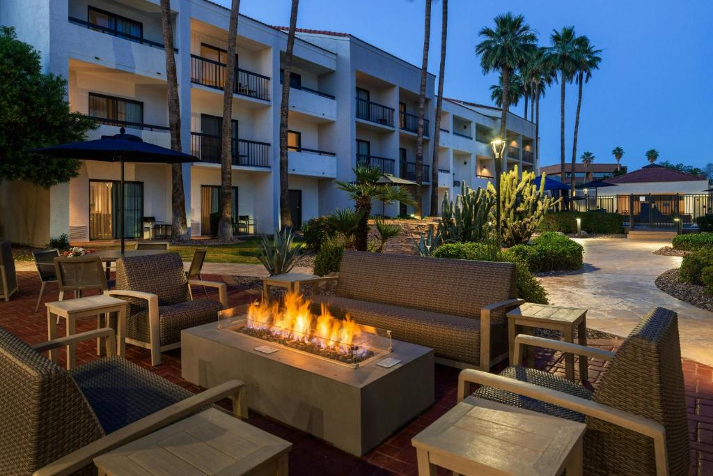 Courtyard by Marriott Phoenix North Image