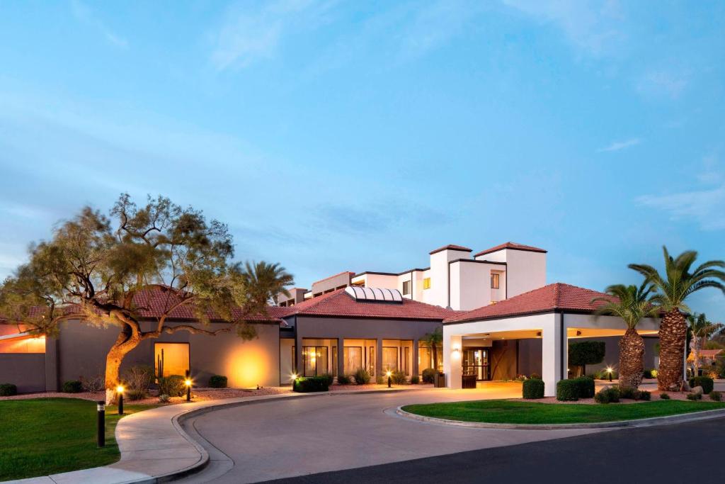 Courtyard by Marriott Phoenix Airport Image