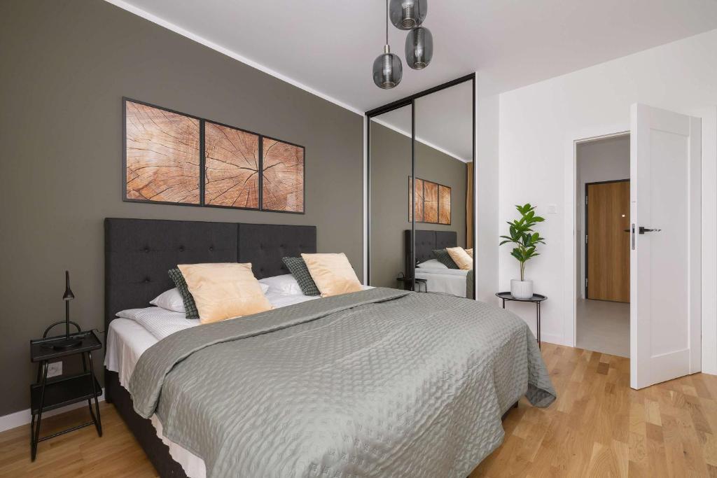 Apartamenty Urban Sunset w Katowicach, blisko Spodka i parku z Parkingiem, Klimatyzacją i Balkonem by Noclegi Renters 3