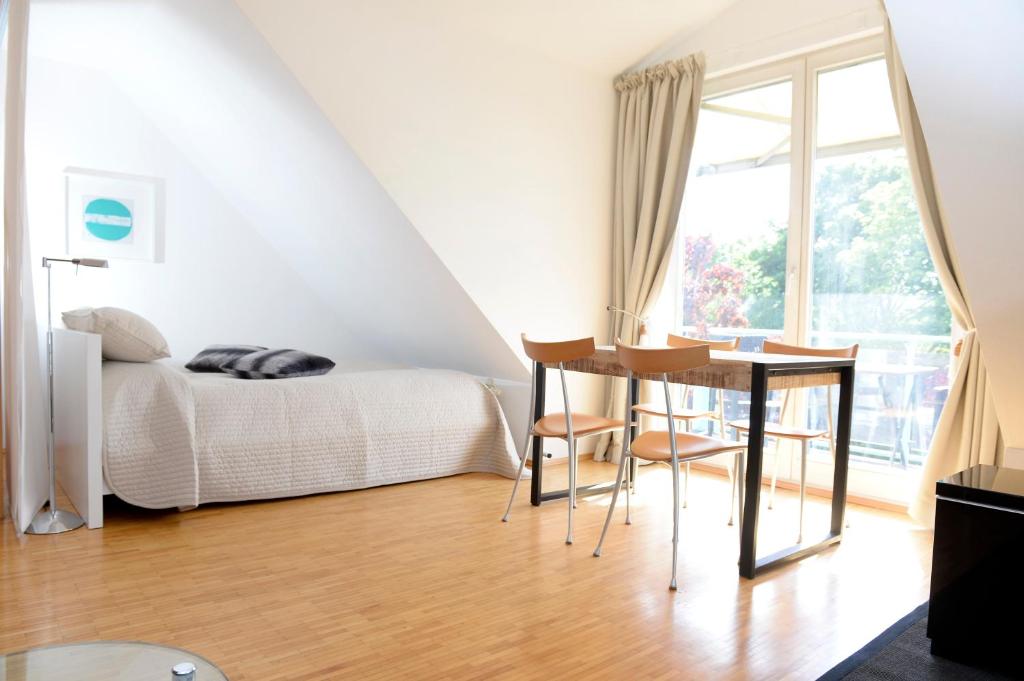Parkside Apartment House 4