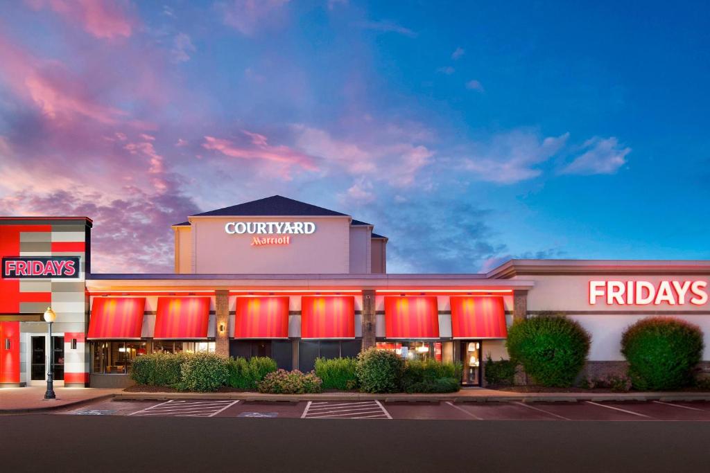 Courtyard Chicago Midway Airport Image