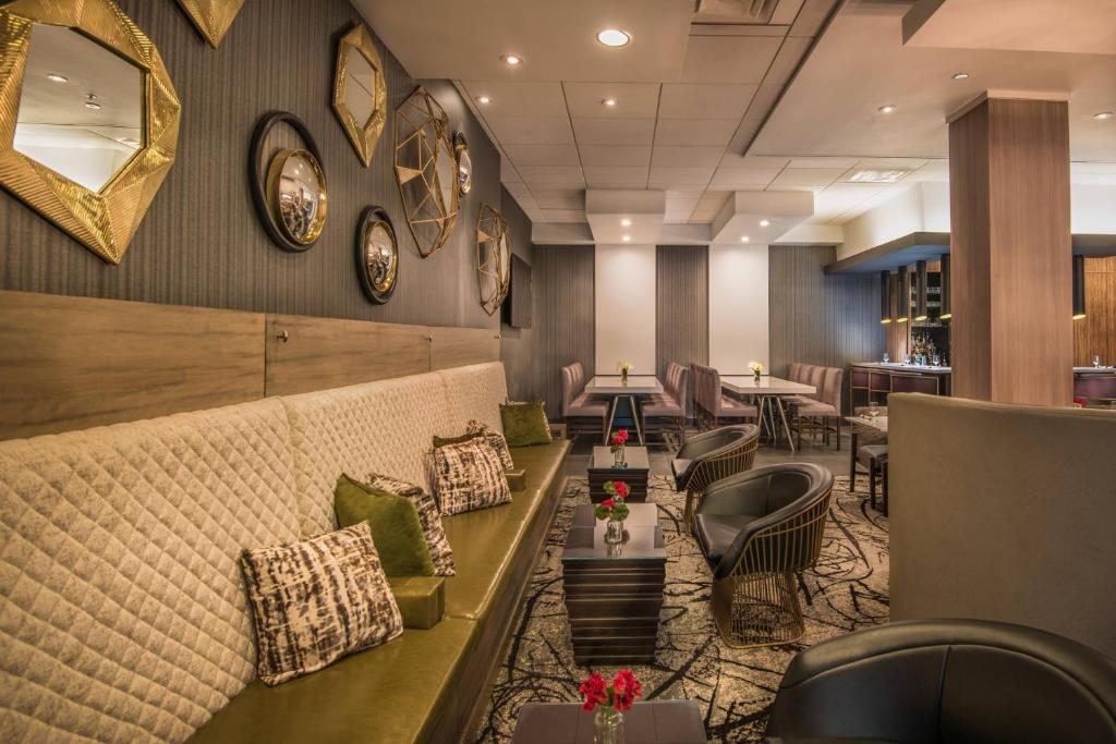 Courtyard by Marriott Bethesda Chevy Chase Image