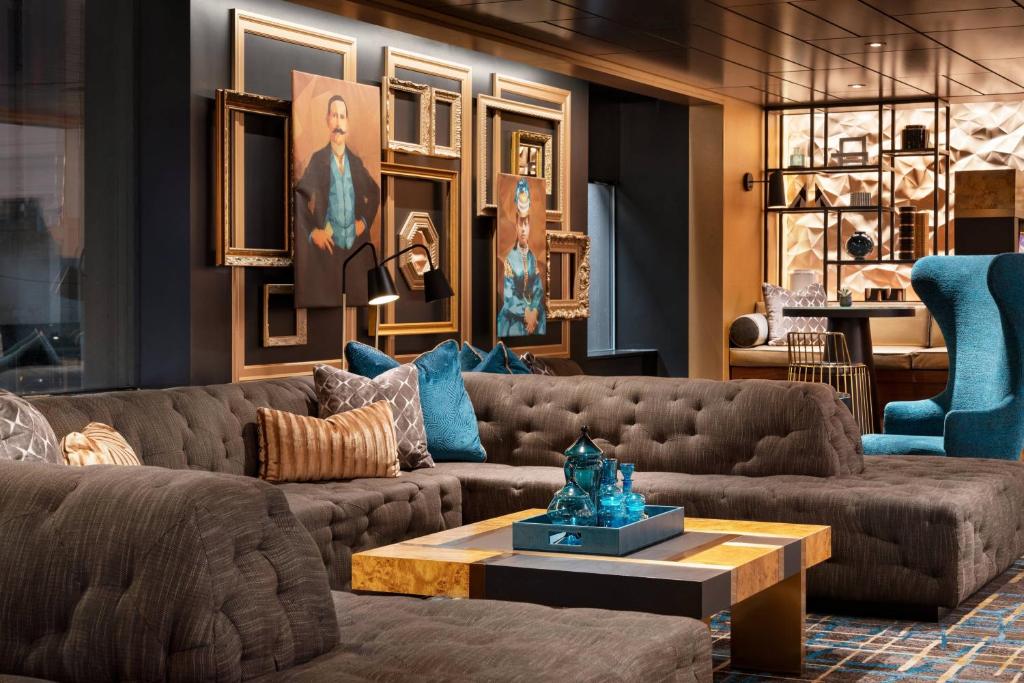 Courtyard by Marriott San Francisco Downtown/Van Ness Ave Image