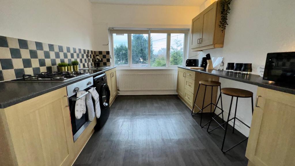 Sleeps 8 3 BED Parking NEC JLR NIA Airport 8