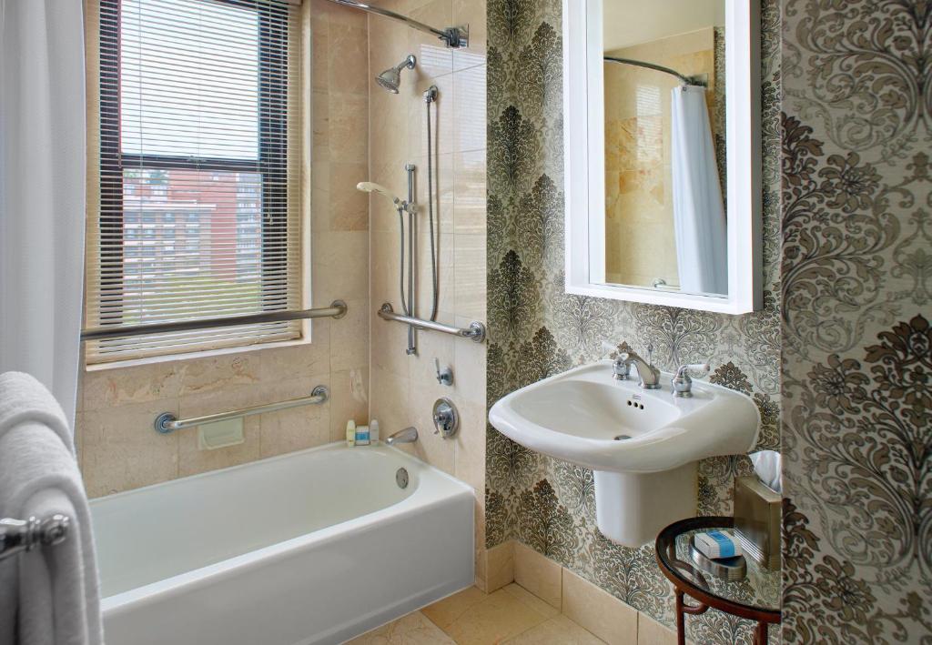 Omni Shoreham Hotel Image