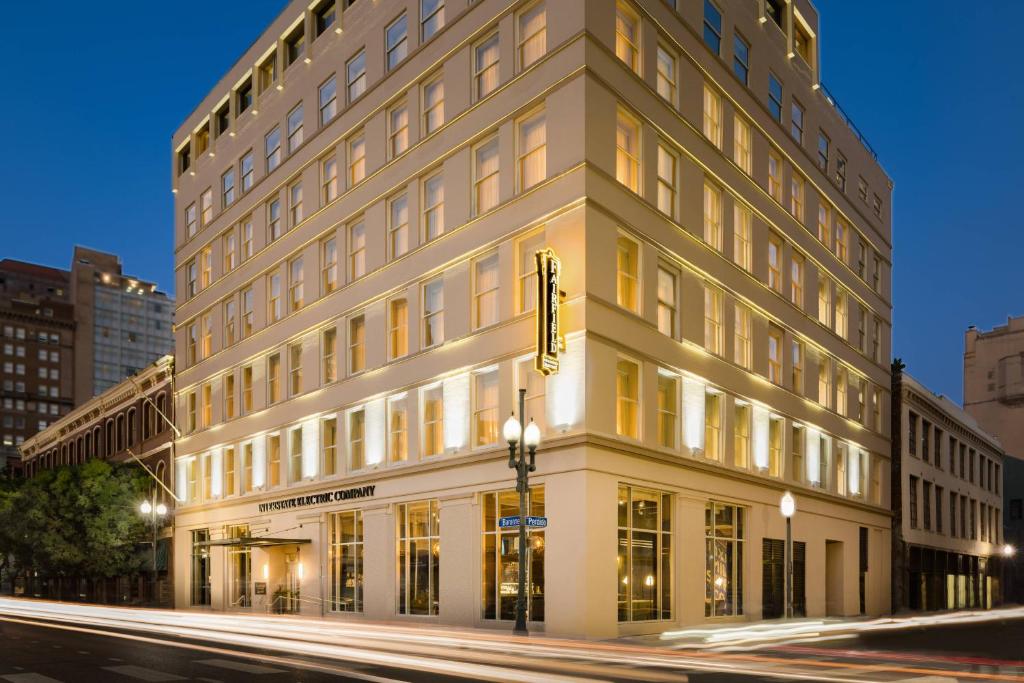 Fairfield Inn & Suites by Marriott New Orleans Downtown/French Quarter Area Image