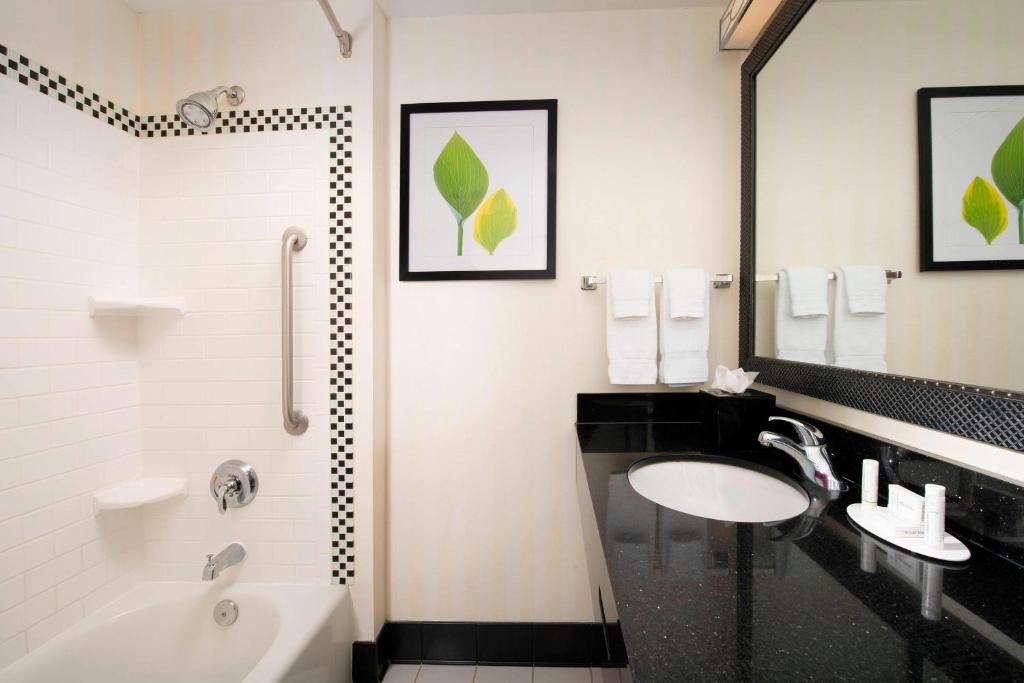 Fairfield Inn & Suites by Marriott Miami Airport South Image