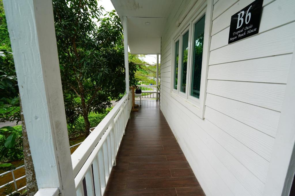 Tropical Oasis Aoyon Beach House 5