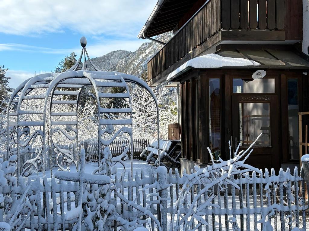 Dreimäderlhaus am Berg 8