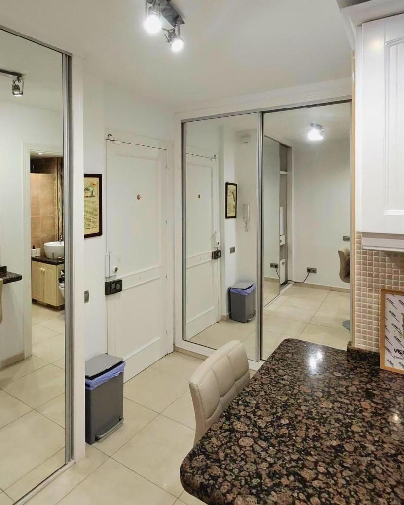 Modern 1BR Walk to Beach, Casino & Puerto Banús 3
