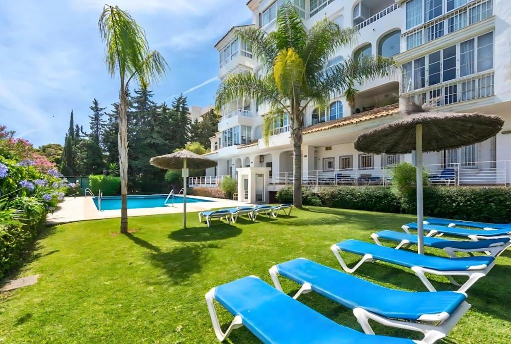 Modern 1BR Walk to Beach, Casino & Puerto Banús 7