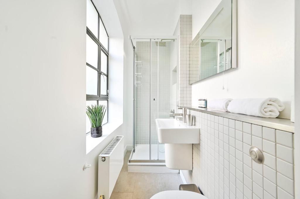 Farringdon Comfortable 2 Bed Apartments 6