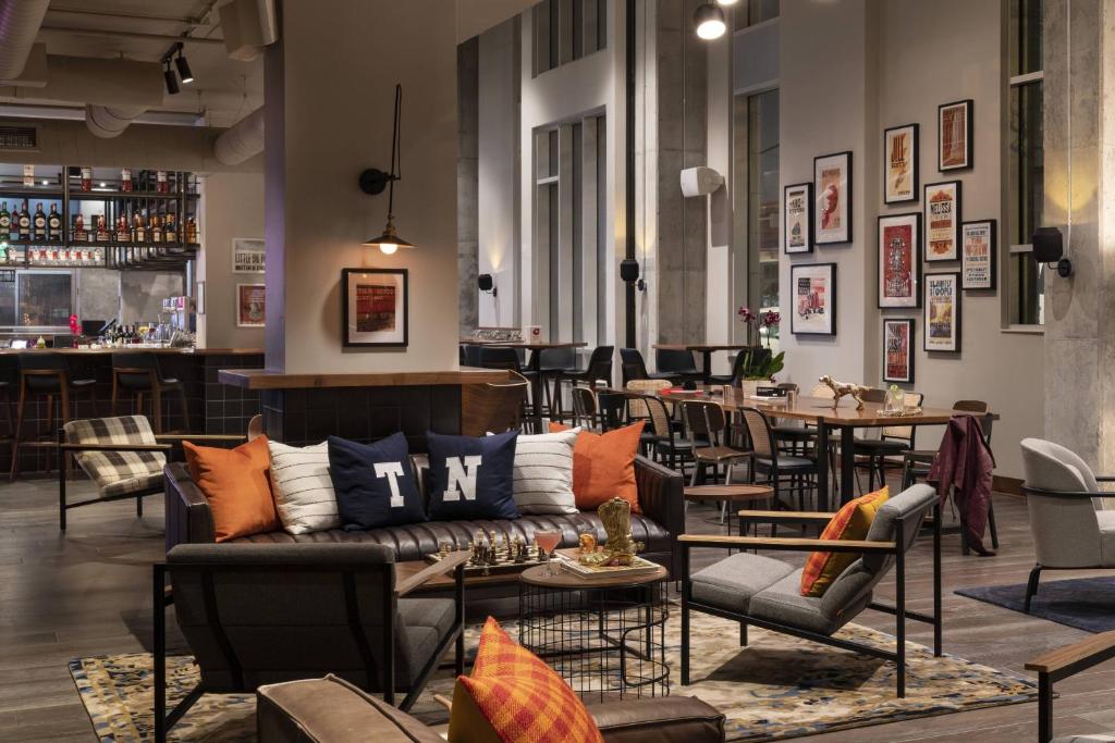 Moxy Nashville Vanderbilt Area Image