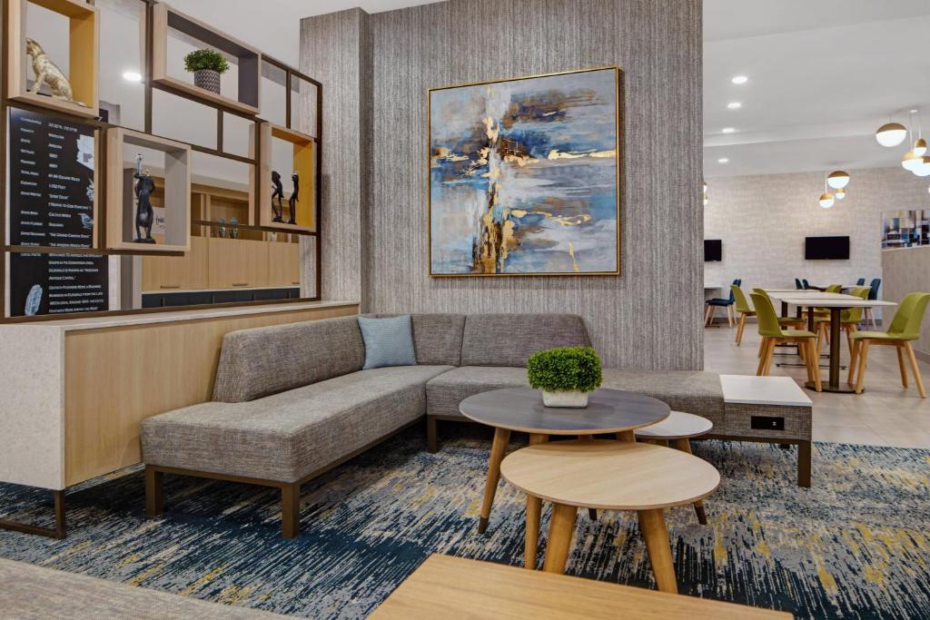 TownePlace Suites by Marriott Phoenix Glendale Sports & Entertainment District Image