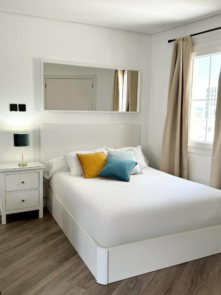 Grand Central House - Luxe Penthouse Studio - GibraltarStay Apartments 2