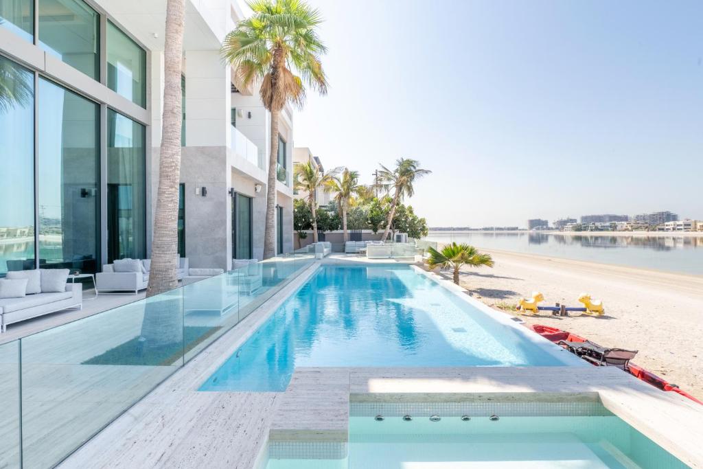 Ultra-Luxury 6BR Palm Villa - Private Pool & Beach