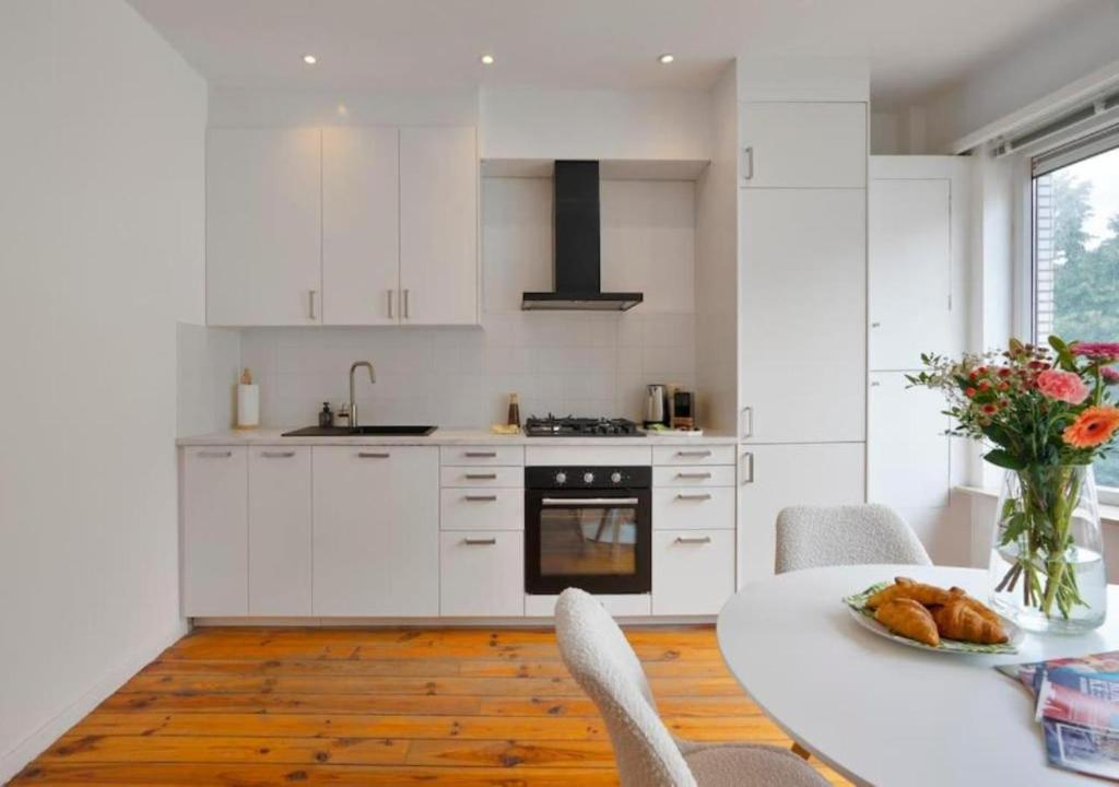 Top Location - City Center 1BR with Stylish Decor 4
