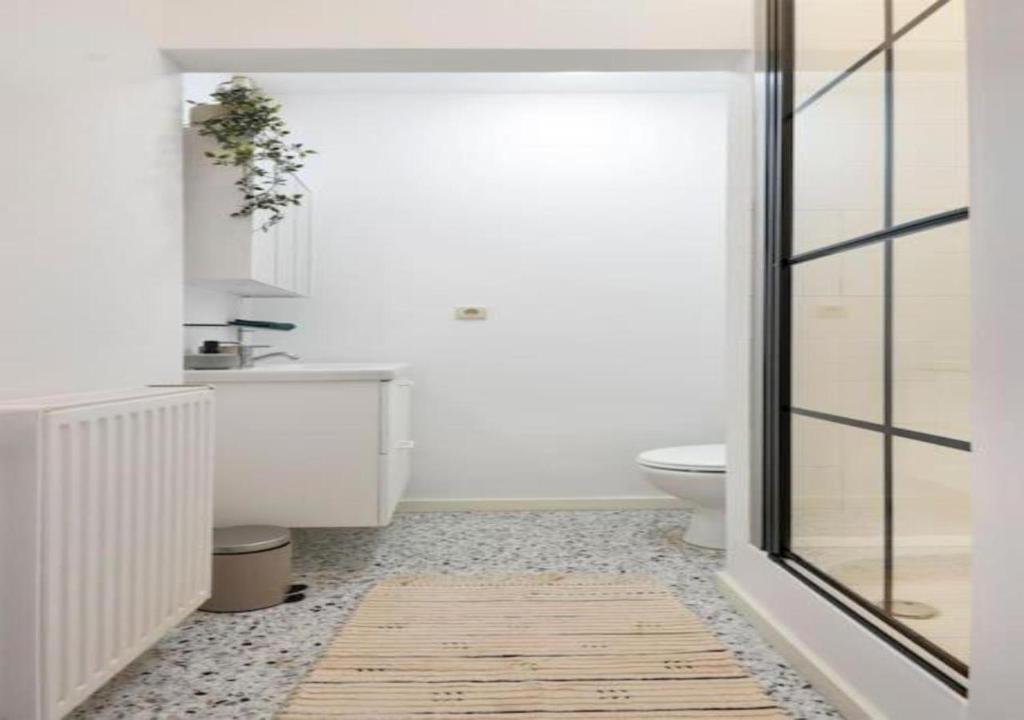 Top Location - City Center 1BR with Stylish Decor 7