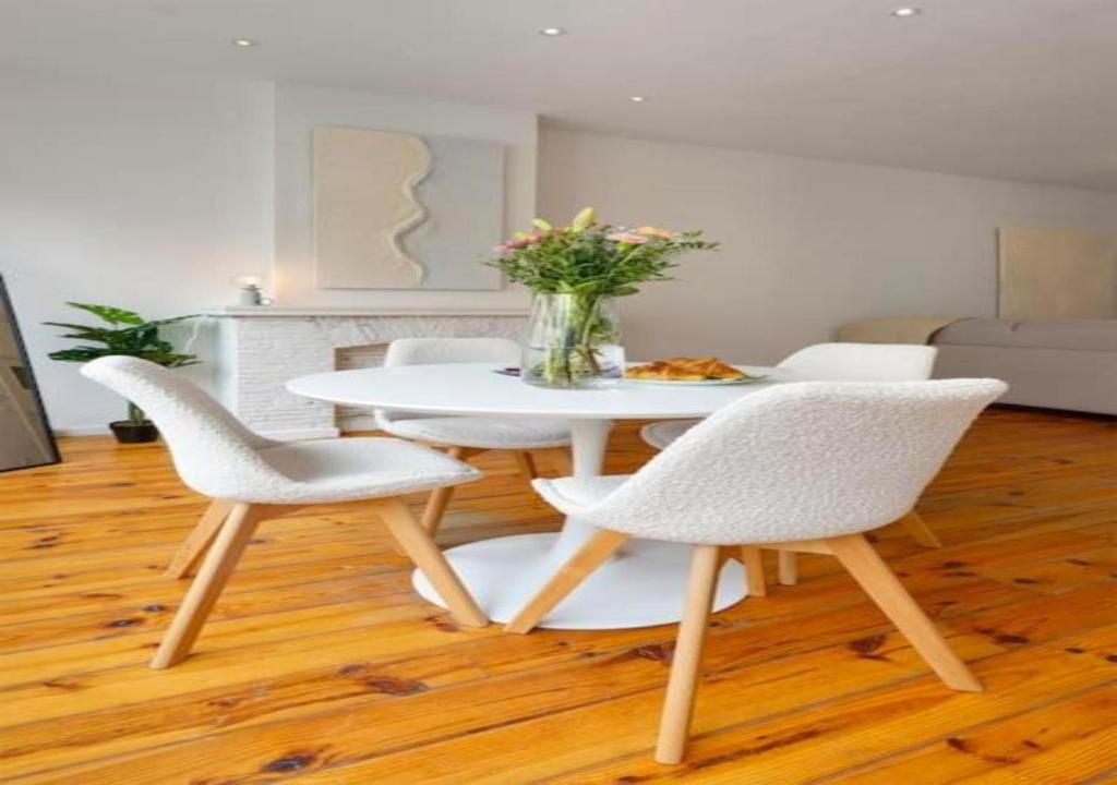 Top Location - City Center 1BR with Stylish Decor 8